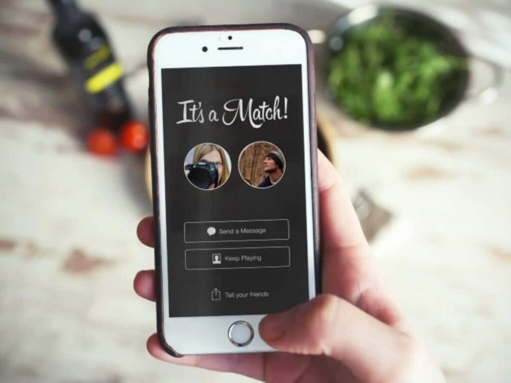 The Ultimate Guide: How to Get a Date on Tinder