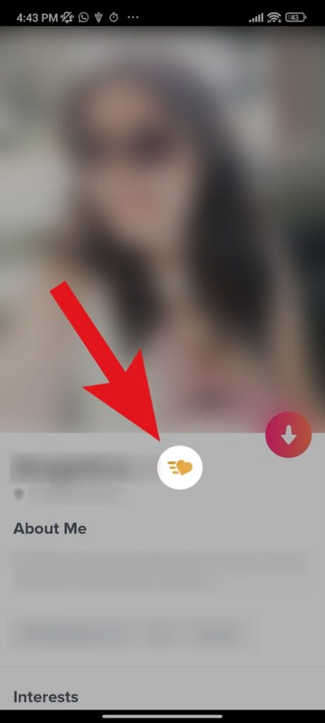 What does a golden heart symbolize on Tinder?